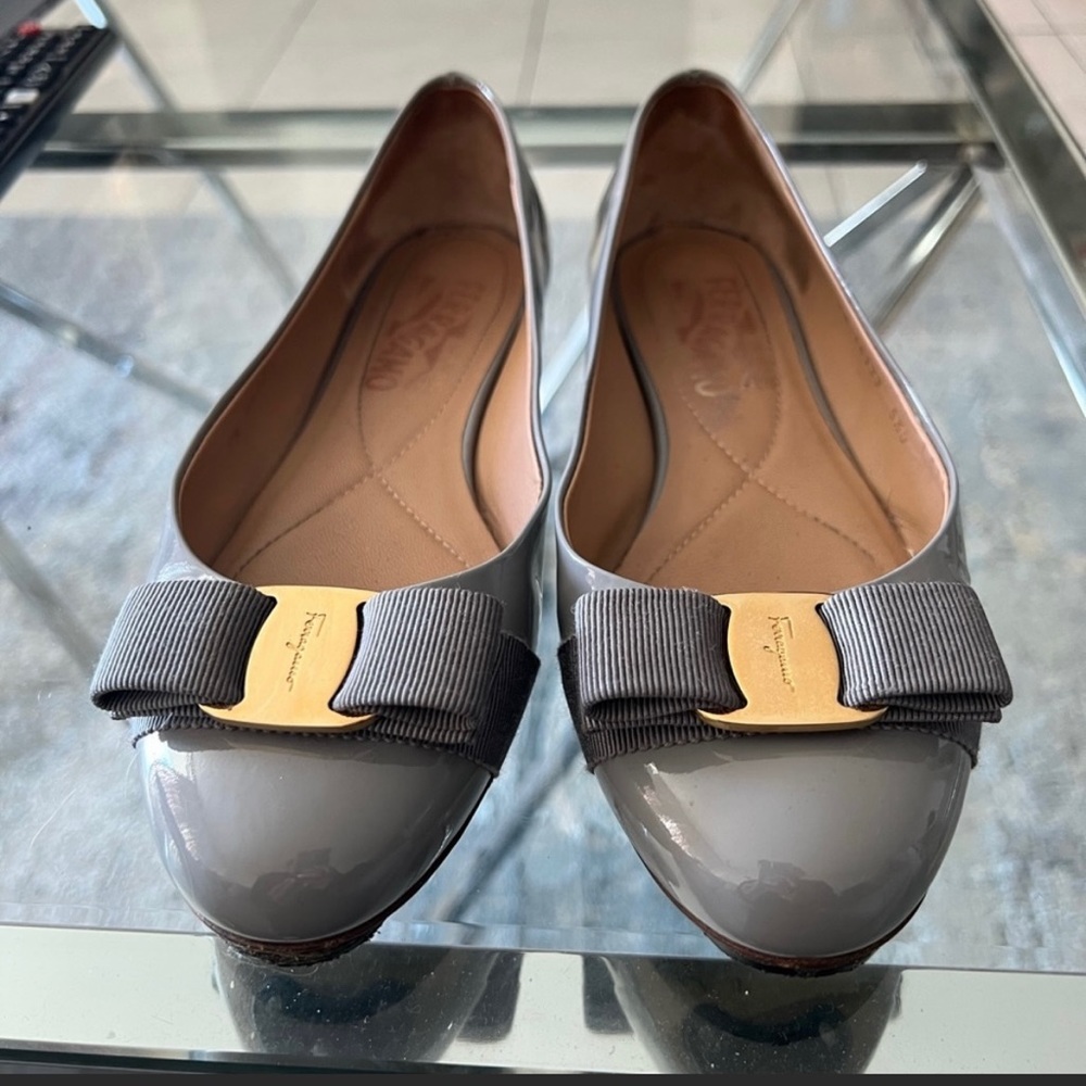 Salvatore ferragamo Grey patent leather flats